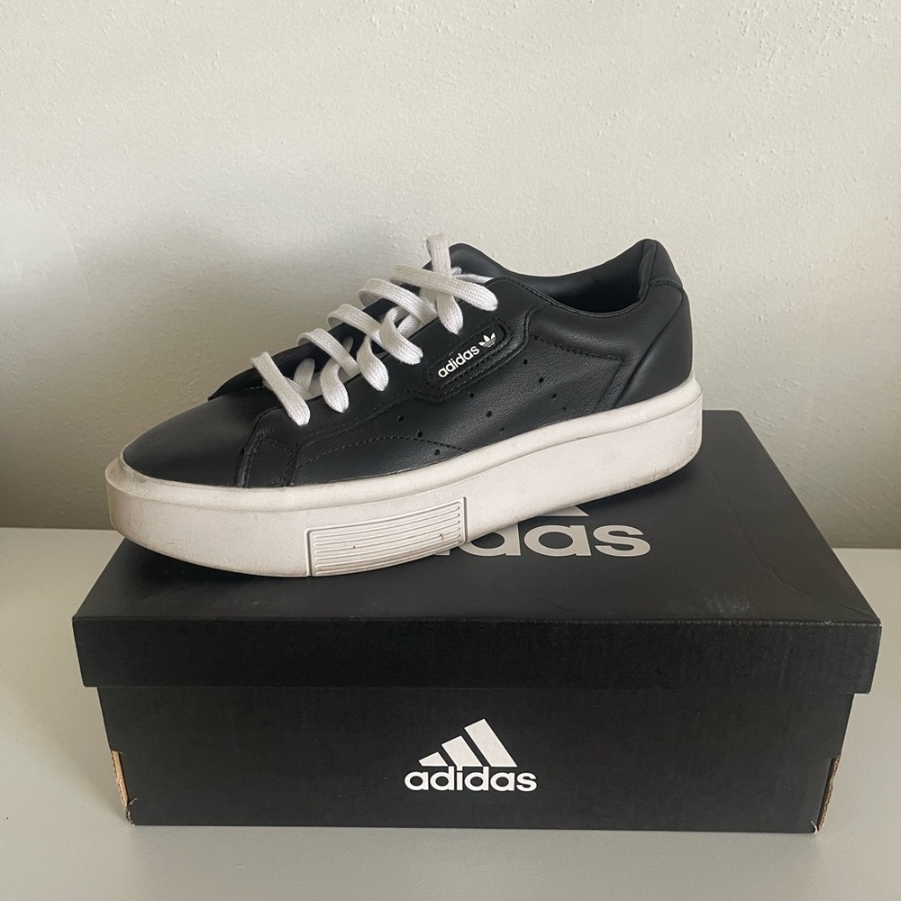 ADIDAS ORIGINAL - SLEEK Women’s Sneaker.